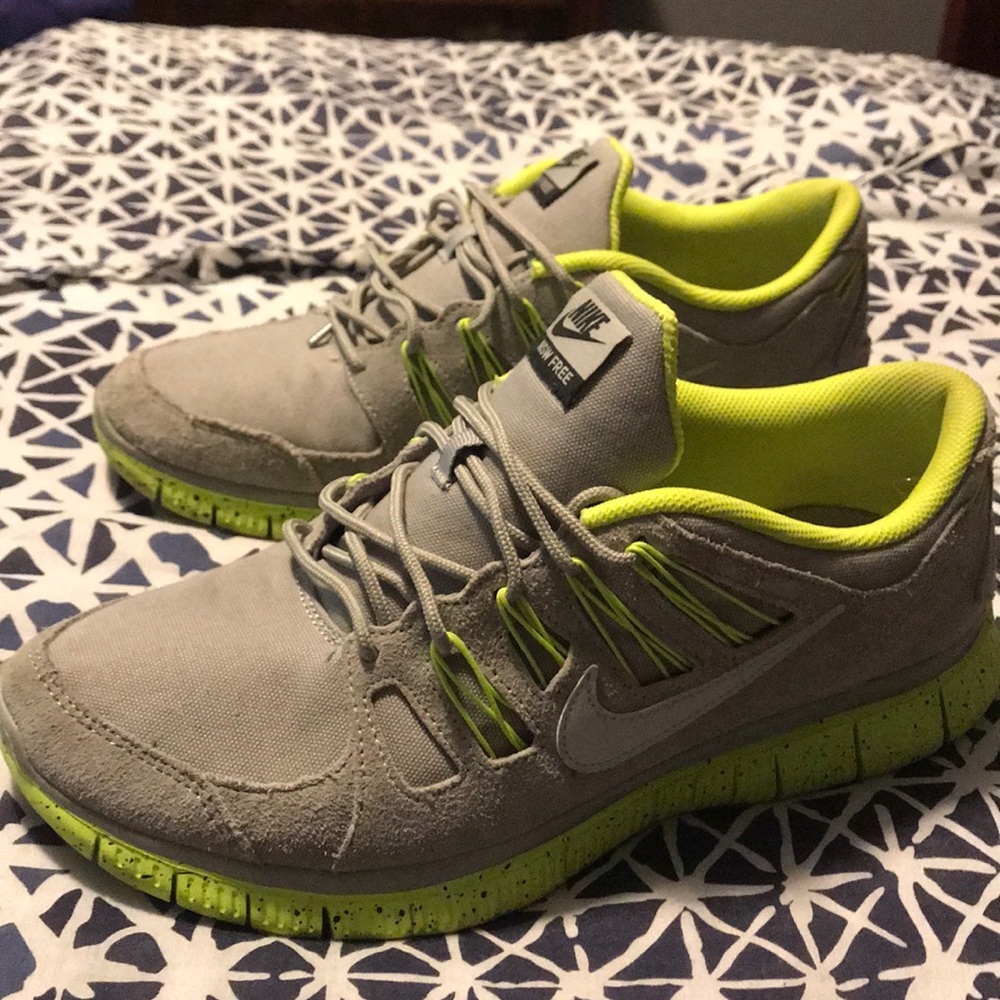 NIKE NSW FREE, BARELY WORN - Size 10.5 MENS